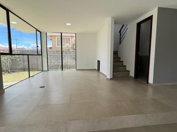 CASA EN VENTA, INDEPENDIENTE DENTRO DE URBANIZACIÓN, CONOCOTO,  VALLE DE LOS CHILLOS, QUITO ECUADOR