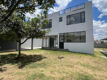 CASA EN VENTA, INDEPENDIENTE DENTRO DE URBANIZACIÓN, CONOCOTO,  VALLE DE LOS CHILLOS, QUITO ECUADOR