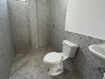 CASA EN VENTA, INDEPENDIENTE DENTRO DE URBANIZACIÓN, CONOCOTO,  VALLE DE LOS CHILLOS, QUITO ECUADOR