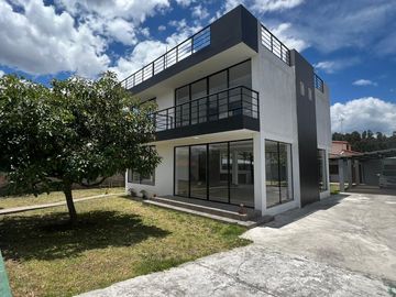 CASA EN VENTA, INDEPENDIENTE DENTRO DE URBANIZACIÓN, CONOCOTO,  VALLE DE LOS CHILLOS, QUITO ECUADOR