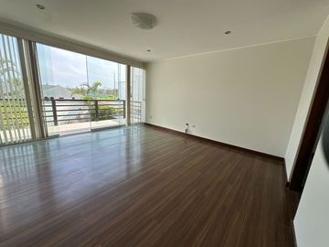 Casa con jardín, 4 habitaciones y linda vista al golf  🏡✨