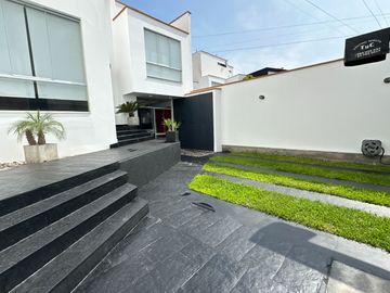 Casa con jardín, 4 habitaciones y linda vista al golf  🏡✨