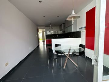 Casa con jardín, 4 habitaciones y linda vista al golf  🏡✨