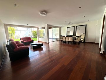 Casa con jardín, 4 habitaciones y linda vista al golf  🏡✨