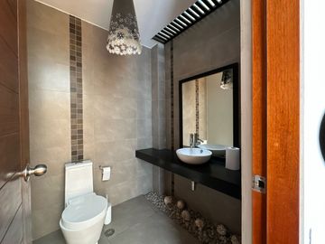 Casa con jardín, 4 habitaciones y linda vista al golf  🏡✨