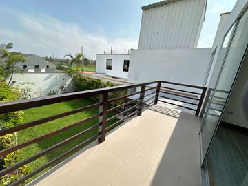 Casa con jardín, 4 habitaciones y linda vista al golf  🏡✨