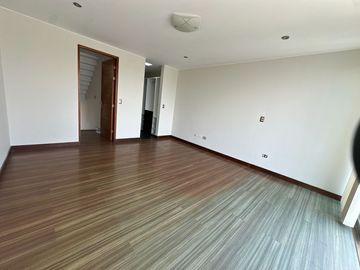 Casa con jardín, 4 habitaciones y linda vista al golf  🏡✨