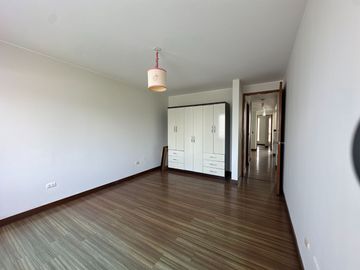 Casa con jardín, 4 habitaciones y linda vista al golf  🏡✨