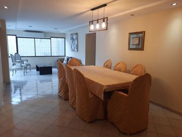 En venta - Departamento amoblado en Urdesa