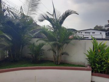 En venta - Departamento amoblado en Urdesa