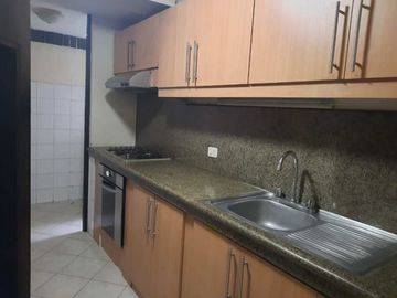En venta - Departamento amoblado en Urdesa