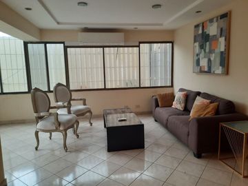 En venta - Departamento amoblado en Urdesa