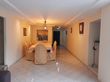 En venta - Departamento amoblado en Urdesa