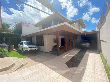 CASA DE VENTA EN EL BOSQUE: UBICACIÓN ESTRATÉGICA, PARA USO COMERCIAL O RESIDENCIAL 340 M2, $350.000
