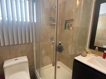 CASA DE VENTA EN EL BOSQUE: UBICACIÓN ESTRATÉGICA, PARA USO COMERCIAL O RESIDENCIAL 340 M2, $350.000