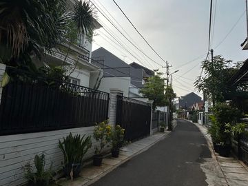 Dijual Rumah Jalan Grinting, Kebayoran Baru Jakarta Selatan Bagus Cantik Nyaman Siap Huni Lokasi Strategis