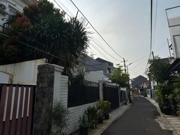 Dijual Rumah Jalan Grinting, Kebayoran Baru Jakarta Selatan Bagus Cantik Nyaman Siap Huni Lokasi Strategis