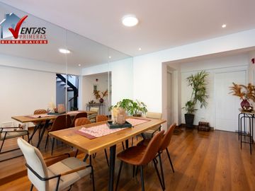 Moderno Departamento DUPLEX en San Borja, 1er piso: Ascensor directo, sala comedor con balcón vista a parque. Cocina con muebles altos y bajos, área d