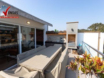 Moderno Departamento DUPLEX en San Borja, 1er piso: Ascensor directo, sala comedor con balcón vista a parque. Cocina con muebles altos y bajos, área d
