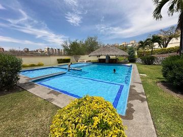 VENTA DE CASA CON ALBERCA EN TEMIXCO