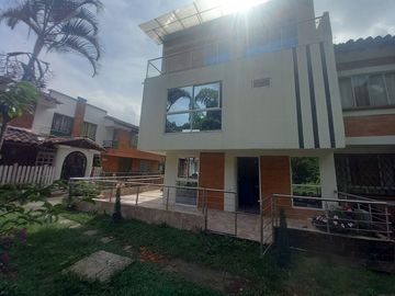 CASA EN VENTA UBICADA EN MARACAY DOS QUEBRADAS