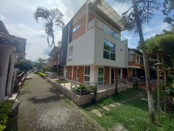 CASA EN VENTA UBICADA EN MARACAY DOS QUEBRADAS