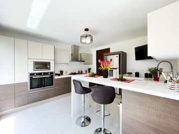 Hermosa Casa Moderna en Venta en Metepec en Residencial con Campo de Golf