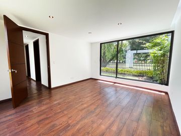 Hermosa Casa Moderna en Venta en Metepec en Residencial con Campo de Golf