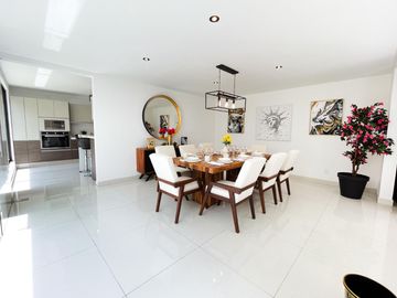 Hermosa Casa Moderna en Venta en Metepec en Residencial con Campo de Golf