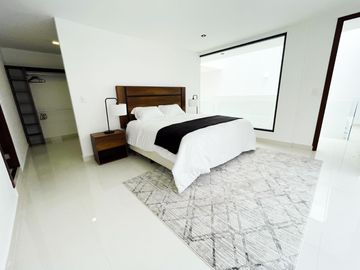 Hermosa Casa Moderna en Venta en Metepec en Residencial con Campo de Golf