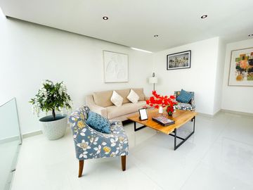 Hermosa Casa Moderna en Venta en Metepec en Residencial con Campo de Golf