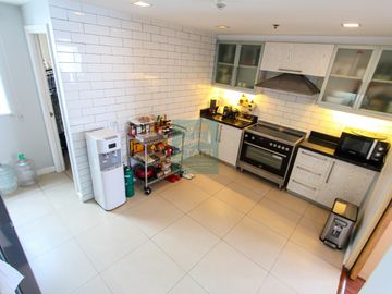 Prime and Luxurious 3-Bedroom Lower Penthouse Unit for Sale in 1016 Residences