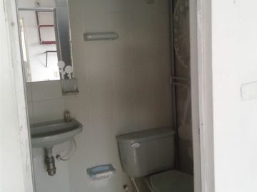 Casa en Venta de 3 pisos dividida en 2 Apartamentos en Melgar