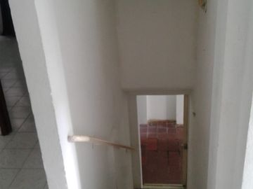 Casa en Venta de 3 pisos dividida en 2 Apartamentos en Melgar