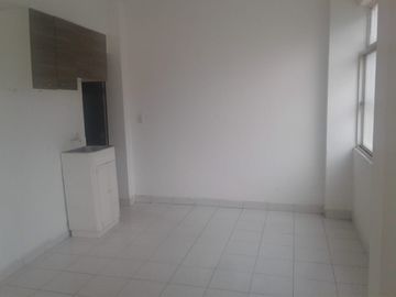 Casa en Venta de 3 pisos dividida en 2 Apartamentos en Melgar