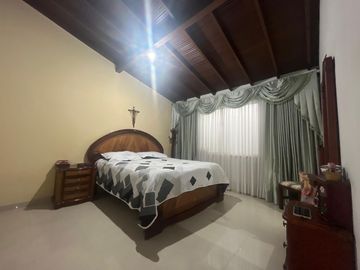 VENDO PRECIOSA CASA UNIFAMILIAR EN MEDELLÍN ANTIOQUIA.