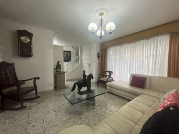 VENDO PRECIOSA CASA UNIFAMILIAR EN MEDELLÍN ANTIOQUIA.