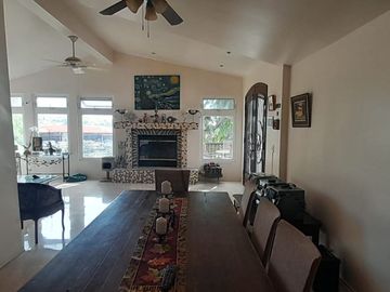 AMPLIA Y HERMOSA CASA EN VENTA, CON ACABADOS ESTILO GANDI!