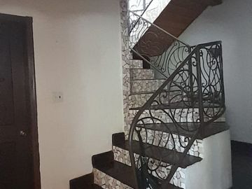 AMPLIA Y HERMOSA CASA EN VENTA, CON ACABADOS ESTILO GANDI!