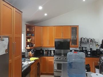 AMPLIA Y HERMOSA CASA EN VENTA, CON ACABADOS ESTILO GANDI!