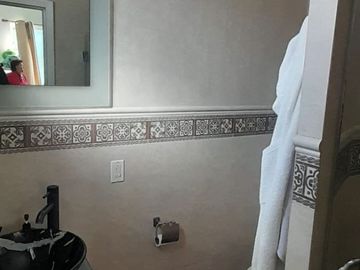 AMPLIA Y HERMOSA CASA EN VENTA, CON ACABADOS ESTILO GANDI!