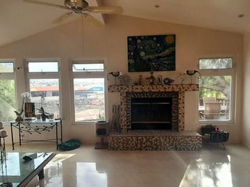 AMPLIA Y HERMOSA CASA EN VENTA, CON ACABADOS ESTILO GANDI!