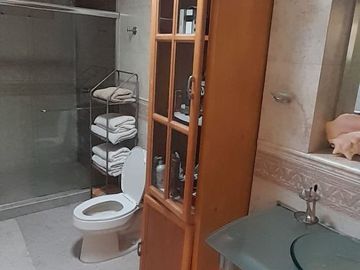 AMPLIA Y HERMOSA CASA EN VENTA, CON ACABADOS ESTILO GANDI!