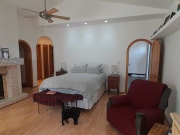 AMPLIA Y HERMOSA CASA EN VENTA, CON ACABADOS ESTILO GANDI!