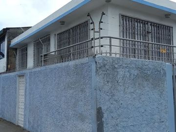 DE OPORTUNIDAD  ¡La vida que mereces comienza aquí! Casas en venta en EsmeraldasCASA ESQUINERA RENTERA EN ZONA COMERCIAL Y BANCARIA ESMERALDAS