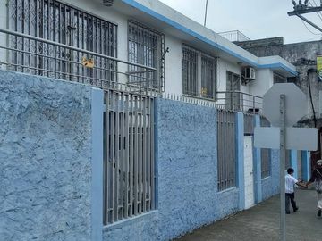 DE OPORTUNIDAD  ¡La vida que mereces comienza aquí! Casas en venta en EsmeraldasCASA ESQUINERA RENTERA EN ZONA COMERCIAL Y BANCARIA ESMERALDAS