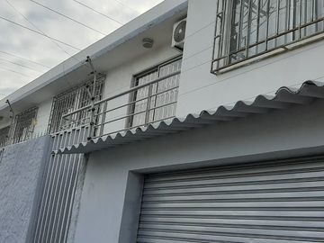 DE OPORTUNIDAD  ¡La vida que mereces comienza aquí! Casas en venta en EsmeraldasCASA ESQUINERA RENTERA EN ZONA COMERCIAL Y BANCARIA ESMERALDAS