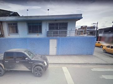DE OPORTUNIDAD  ¡La vida que mereces comienza aquí! Casas en venta en EsmeraldasCASA ESQUINERA RENTERA EN ZONA COMERCIAL Y BANCARIA ESMERALDAS