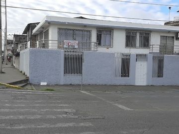 DE OPORTUNIDAD  ¡La vida que mereces comienza aquí! Casas en venta en EsmeraldasCASA ESQUINERA RENTERA EN ZONA COMERCIAL Y BANCARIA ESMERALDAS