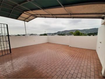 SE VENDE DOS CASAS COMERCIALES EN URDESA